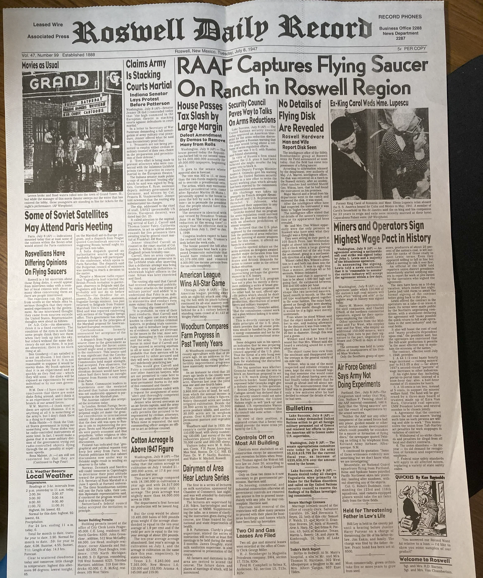 Overview image for The Headline That Made Roswell Immortal | UFO Crashes